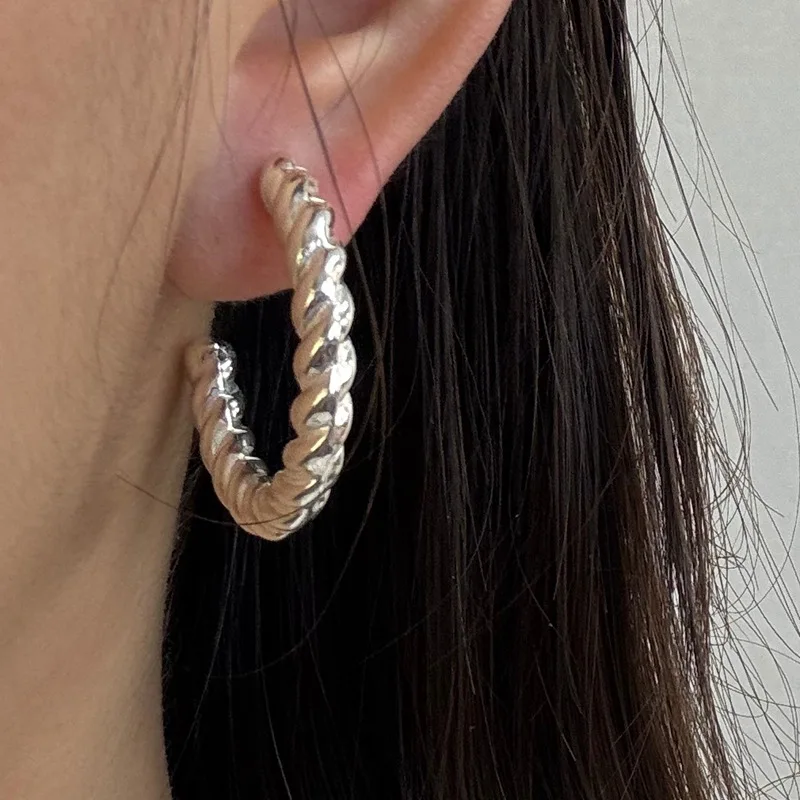 2025 Popular C Shape French Hoop Earrings for Women Glossy 925 Sterling Silver Twists Earrings Twisted Spiral Studs Earrings
2025 Popular C Shape French Hoop Earrings for Women Glossy 925 Sterling Silver Twists Earrings Twisted Spiral Studs Earrings