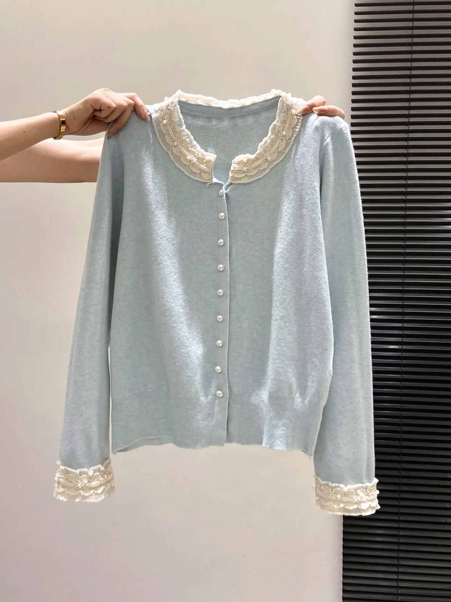 French Style Loose Knitted Lace Trim Splicing Open Cardigan Women's Early Spring Autumn Slimming Sweater Top Elegant
French Style Loose Knitted Lace Trim Splicing Open Cardigan Women's Early Spring Autumn Slimming Sweater Top Elegant