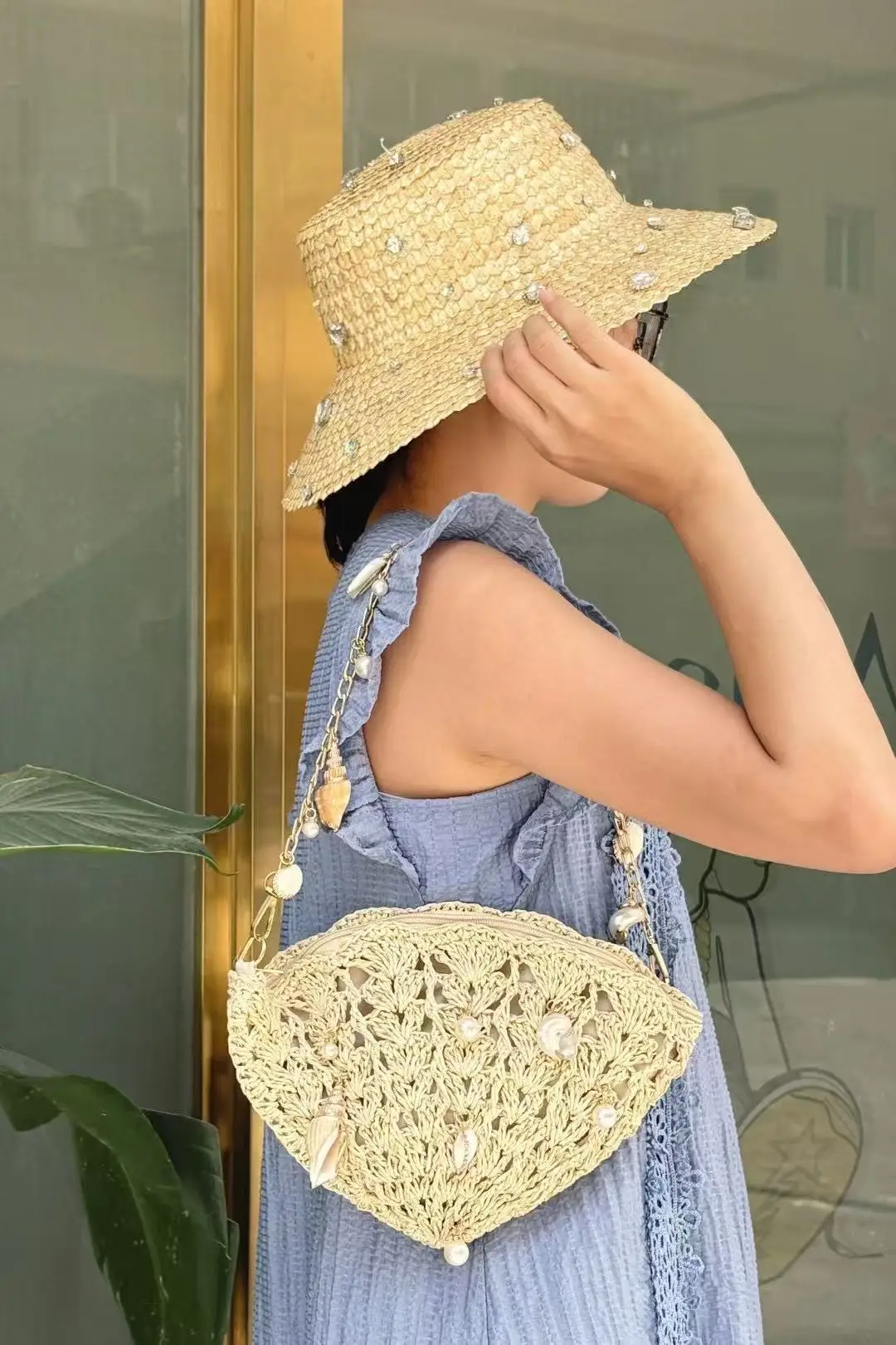 Staw Woven Handmade Fan Shaped Bag Fashion Shell Beading Women Handbag Summer Holiday Vacation Beach Bag Female Shoulder Bag
Staw Woven Handmade Fan Shaped Bag Fashion Shell Beading Women Handbag Summer Holiday Vacation Beach Bag Female Shoulder Bag