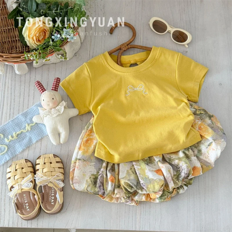 Girls' Summer Outfit New Kindergarten Baby Stylish BowknotTT-shirt+Floral Short Skirt Two-Piece Set
Girls' Summer Outfit New Kindergarten Baby Stylish BowknotTT-shirt+Floral Short Skirt Two-Piece Set