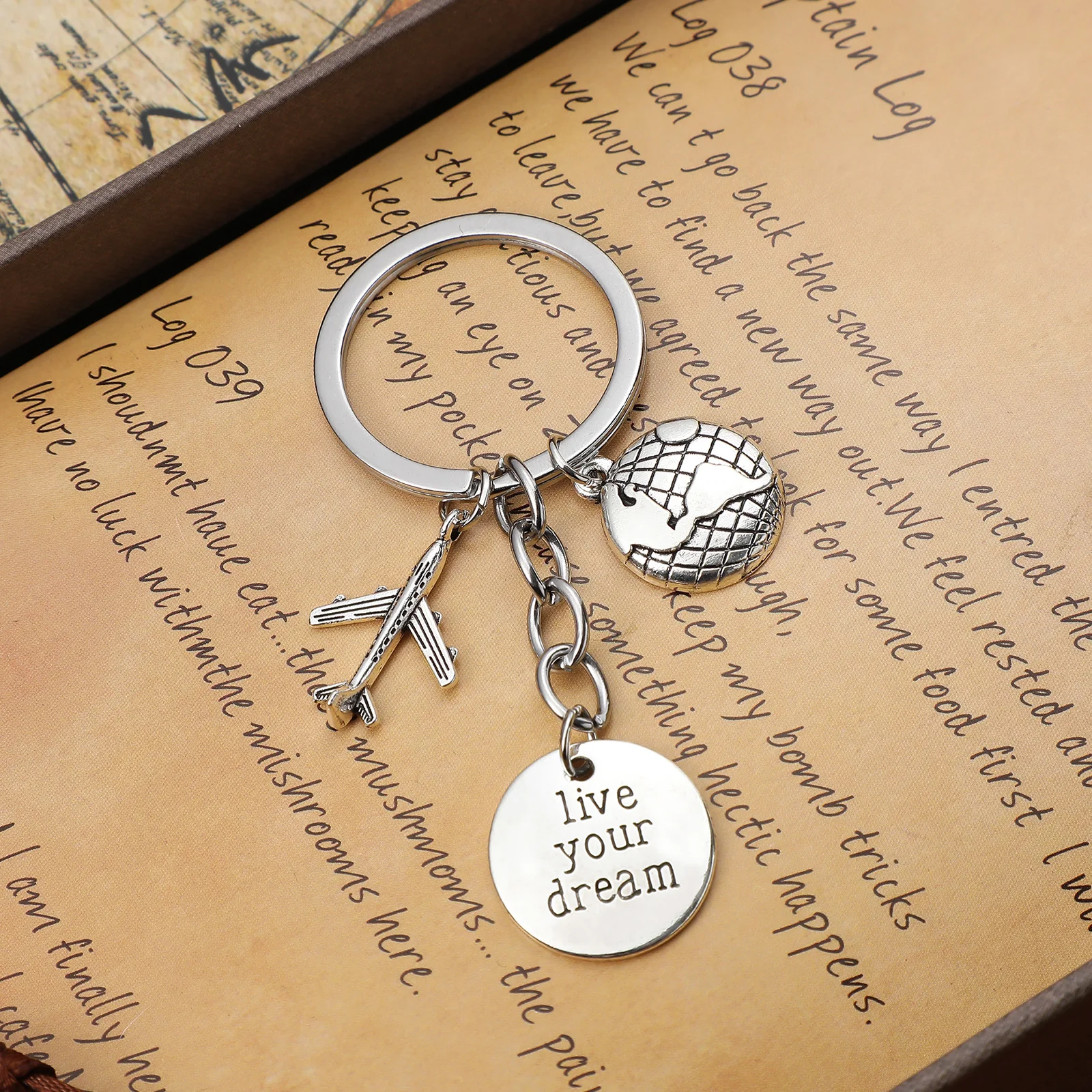 Cute Zine Alloy Pilot Keychains Creative Personalized Gifts License Airplane Toys Keychain Gifts Stylish Fashion
Cute Zine Alloy Pilot Keychains Creative Personalized Gifts License Airplane Toys Keychain Gifts Stylish Fashion