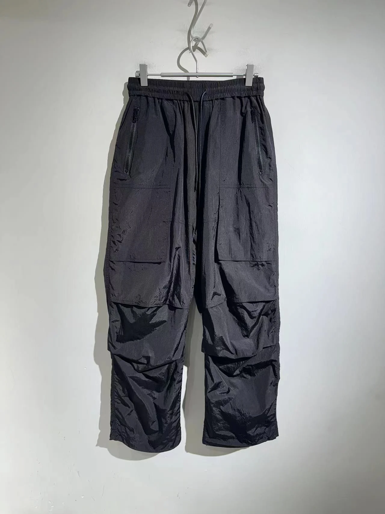 Brand JU Pockets Long Pants Men Techwear Loose Casual Pants Men Drawstring Design Pants
Brand JU Pockets Long Pants Men Techwear Loose Casual Pants Men Drawstring Design Pants