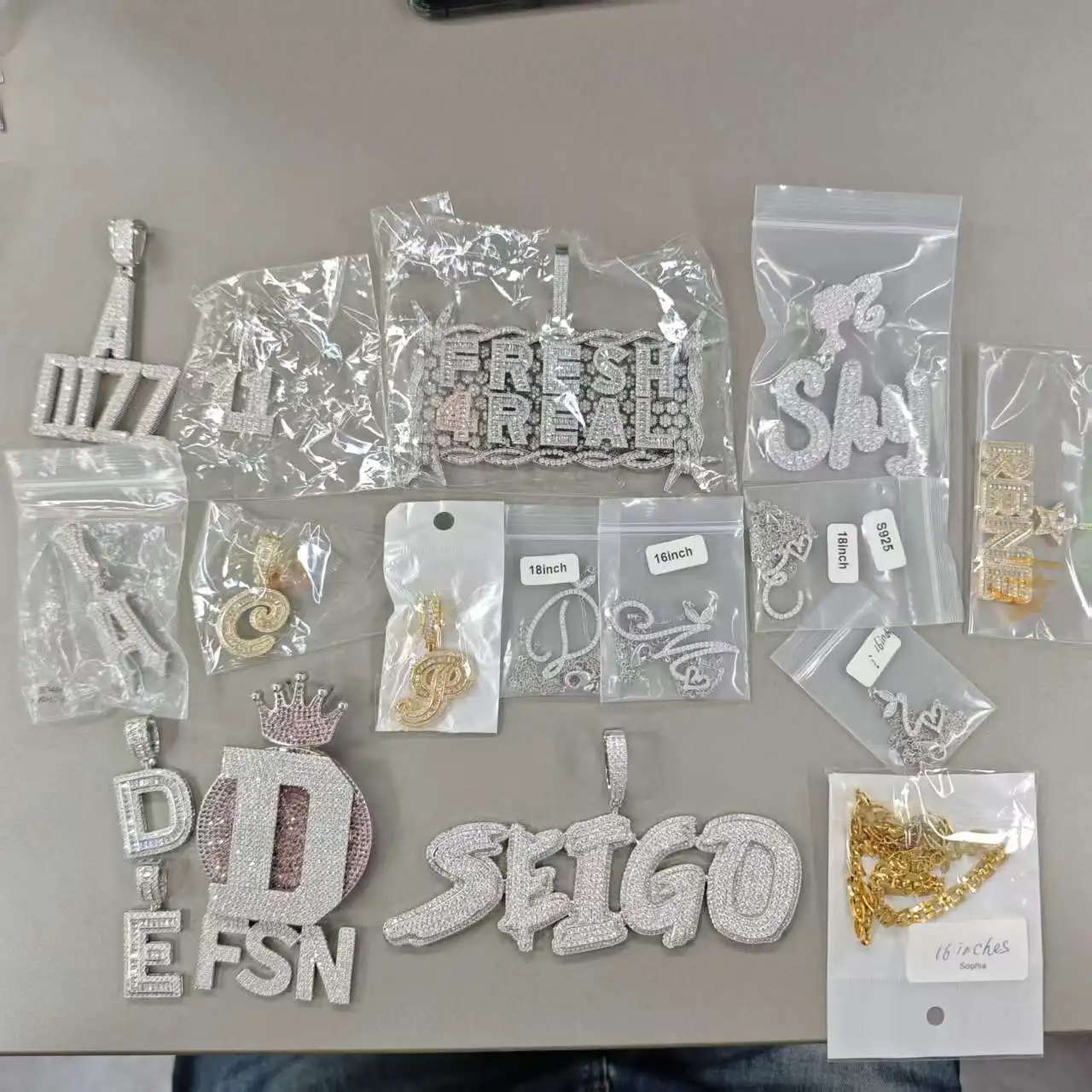 Clearance Sales for Customized Items Iced Out CZ/Stainless Steel Pendant Hip Hop Jewelry for Rappers
Clearance Sales for Customized Items Iced Out CZ/Stainless Steel Pendant Hip Hop Jewelry for Rappers