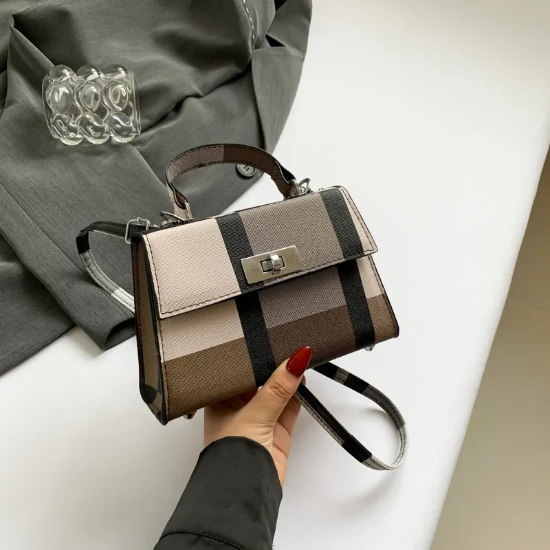Premium texture contrasting color daily matching women's bag versatile commuter messenger bag
Premium texture contrasting color daily matching women's bag versatile commuter messenger bag