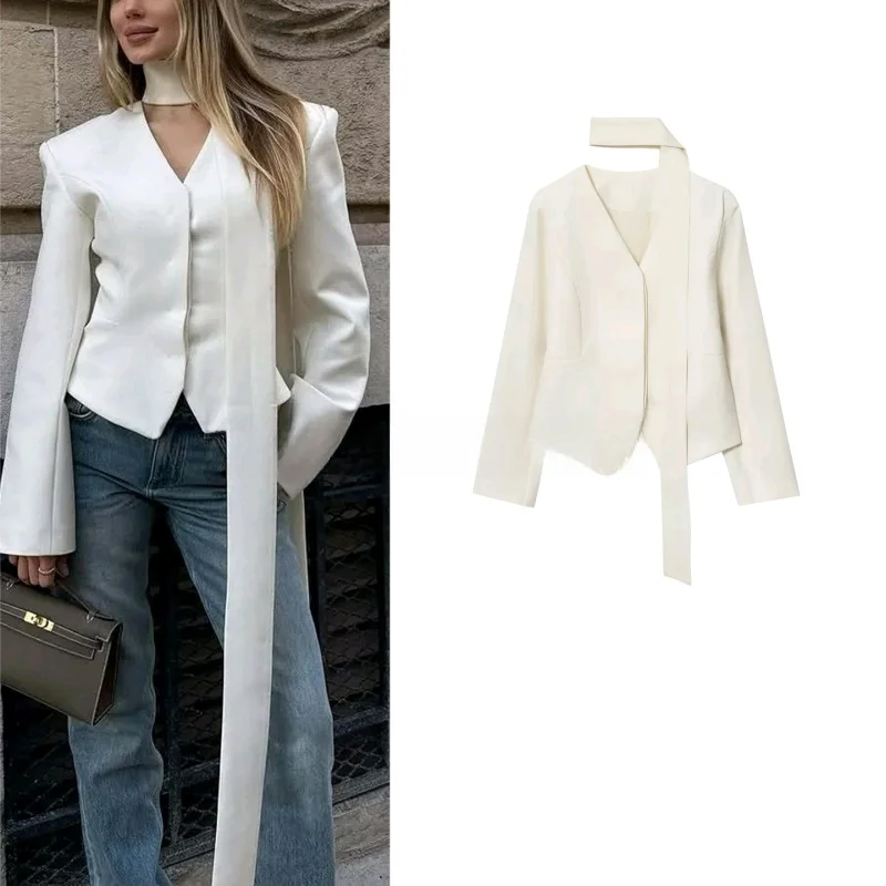 Новое зимнее женское простое длинное пальто с v-образным вырезом и шарфом на одной пуговице, повседневное рабочее пальто из полиэфирного волокна
Новое зимнее женское простое длинное пальто с v-образным вырезом и шарфом на одной пуговице, повседневное рабочее пальто из полиэфирного волокна