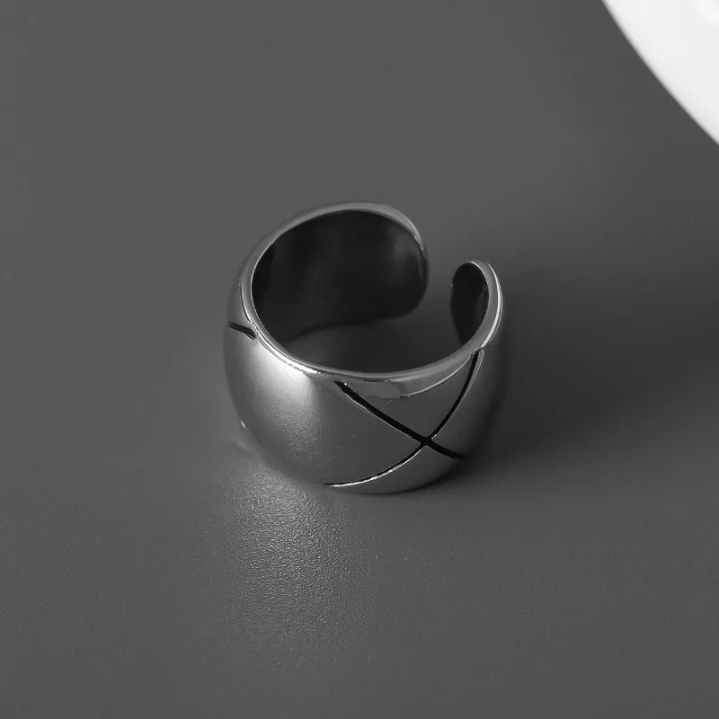 Silver Wide Rhombus Ring Retro Old Minimalist Light Luxury Black Line Open Plain Ring Ring
Silver Wide Rhombus Ring Retro Old Minimalist Light Luxury Black Line Open Plain Ring Ring