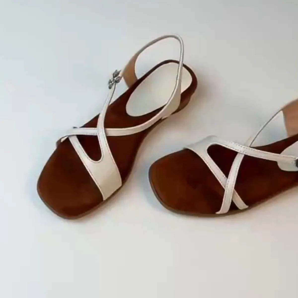 2026 Summer Women Vintage Woven Open Toe Roman Sandals French Minimalist Design Elegant Casual Outdoor Slip On Footwear
2026 Summer Women Vintage Woven Open Toe Roman Sandals French Minimalist Design Elegant Casual Outdoor Slip On Footwear