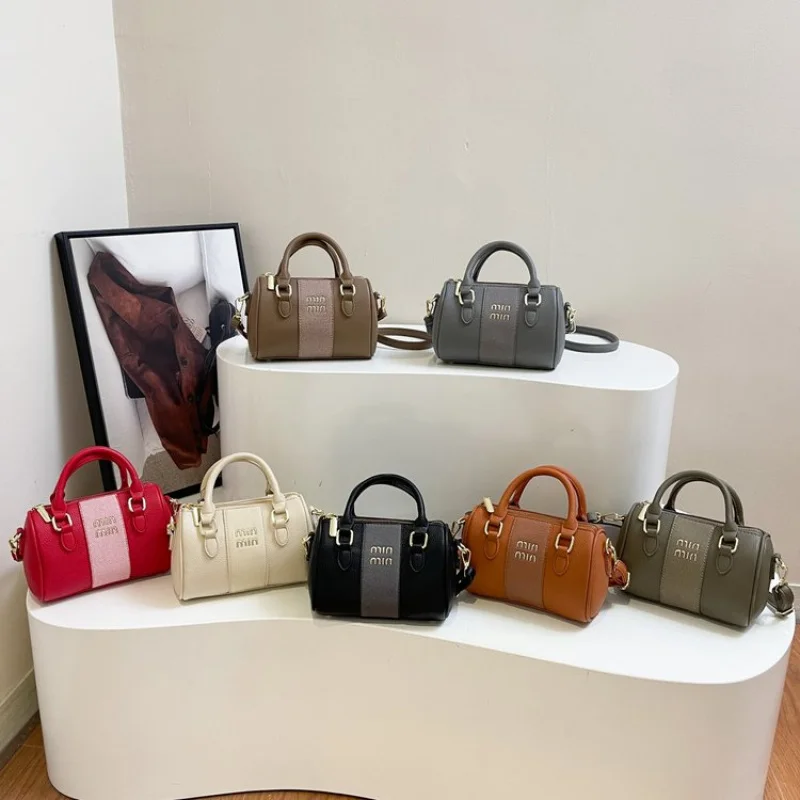 Стильная простая однотонная сумка-мессенджер для женщин для отдыха с ремешком через плечо и элегантным дизайном
Стильная простая однотонная сумка-мессенджер для женщин для отдыха с ремешком через плечо и элегантным дизайном