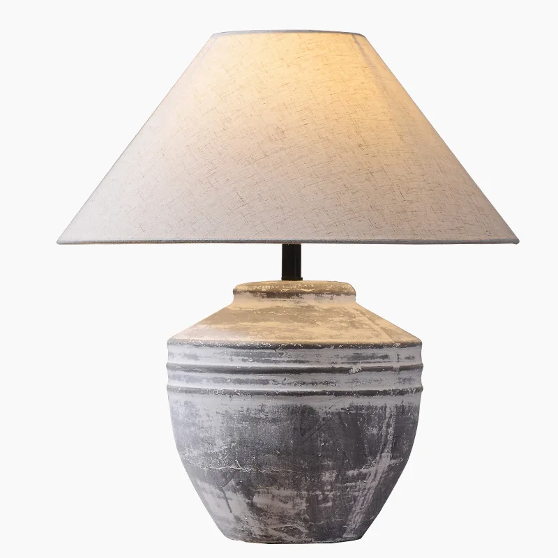 Wabi sabi wind pottery lamp, Nordic decoration in the interior of the homestay house
Wabi sabi wind pottery lamp, Nordic decoration in the interior of the homestay house