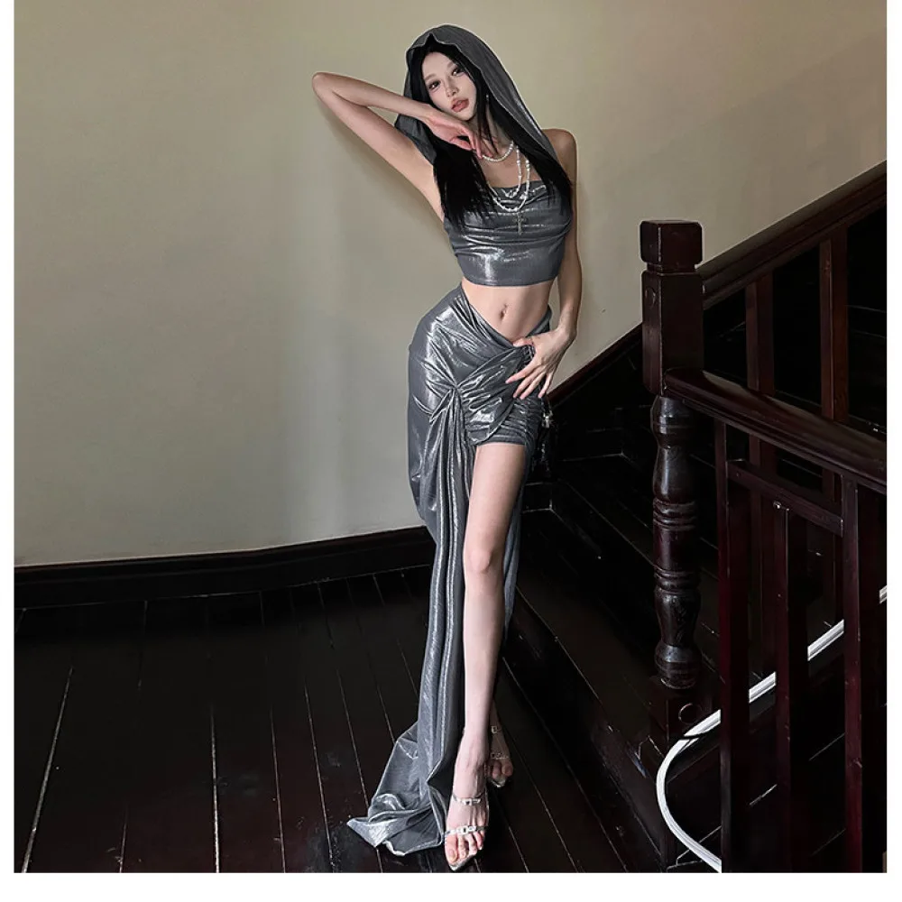 Комплект из 2 предметов SylCue Silver Reflection: женский сексуальный топ с капюшоном и открытой спиной, открывающий пупок + длинная юбка с рюшами и высокими разрезами, уличная одежда
Комплект из 2 предметов SylCue Silver Reflection: женский сексуальный топ с капюшоном и открытой спиной, открывающий пупок + длинная юбка с рюшами и высокими разрезами, уличная одежда
