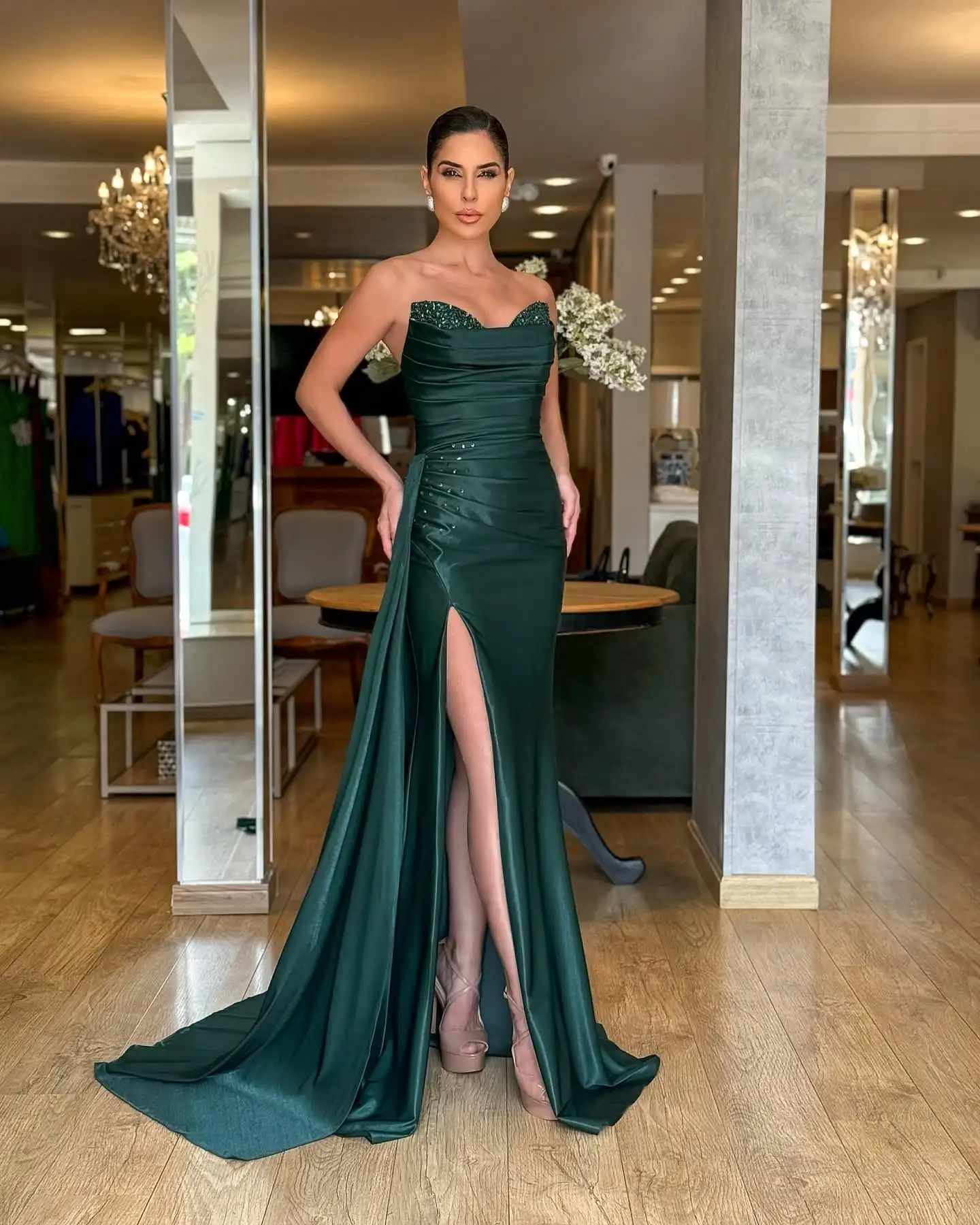 Customized Exquisite Satin A-Line Crystal Evening Dresses Strapless Sleeveless Panel Train Special Occasion Gowns Mode
Customized Exquisite Satin A-Line Crystal Evening Dresses Strapless Sleeveless Panel Train Special Occasion Gowns Mode