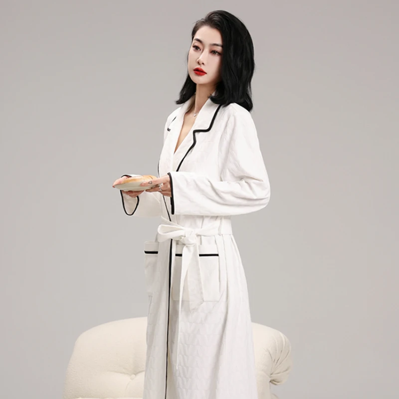 *Women's spring and autumn cotton and silk long-sleeved bathroom absorbent quick-drying long bathrobe
*Women's spring and autumn cotton and silk long-sleeved bathroom absorbent quick-drying long bathrobe