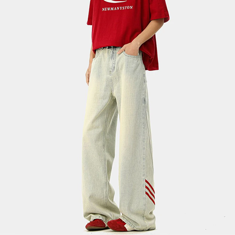 Красные джинсы в стиле ретро с тремя полосками, корейская версия, мужские джинсы, модные уличные прямые брюки, рабочие брюки с боковыми сращенными
Красные джинсы в стиле ретро с тремя полосками, корейская версия, мужские джинсы, модные уличные прямые брюки, рабочие брюки с боковыми сращенными