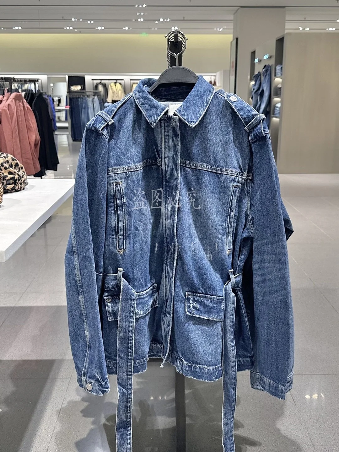 Fall New Arrival Loose Long Denim Jacket Women's Fashion Belted Outerwear Classic Versatile Ladies Coat Stylish Autumn Wear
Fall New Arrival Loose Long Denim Jacket Women's Fashion Belted Outerwear Classic Versatile Ladies Coat Stylish Autumn Wear
