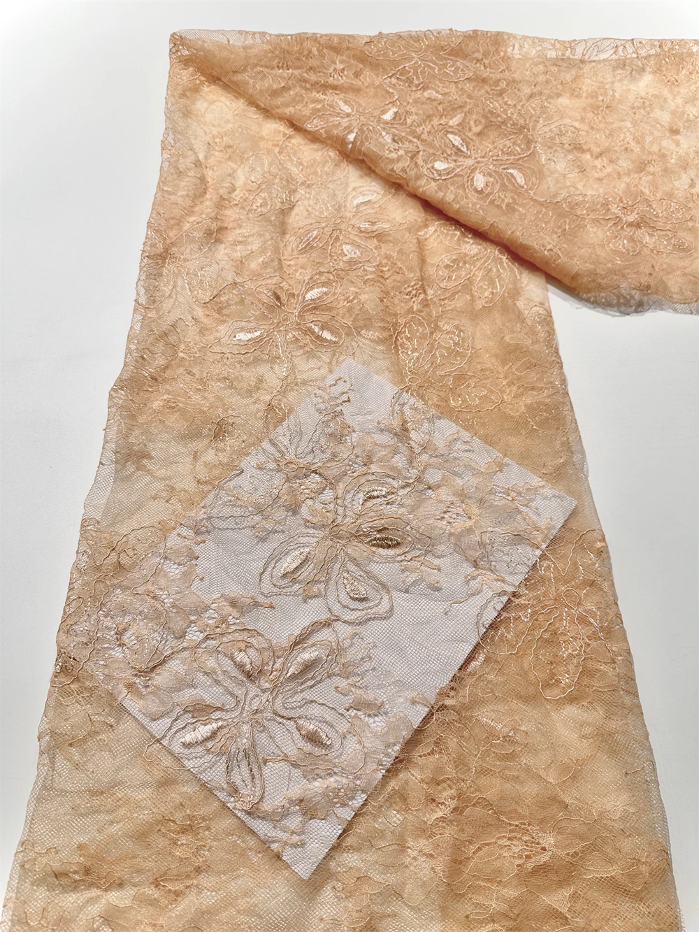 Luxury African Tulle Lace Fabric with Sequins High Quality French Tulle Laces For Sewing Women Wedding Elegant Party Dress
Luxury African Tulle Lace Fabric with Sequins High Quality French Tulle Laces For Sewing Women Wedding Elegant Party Dress