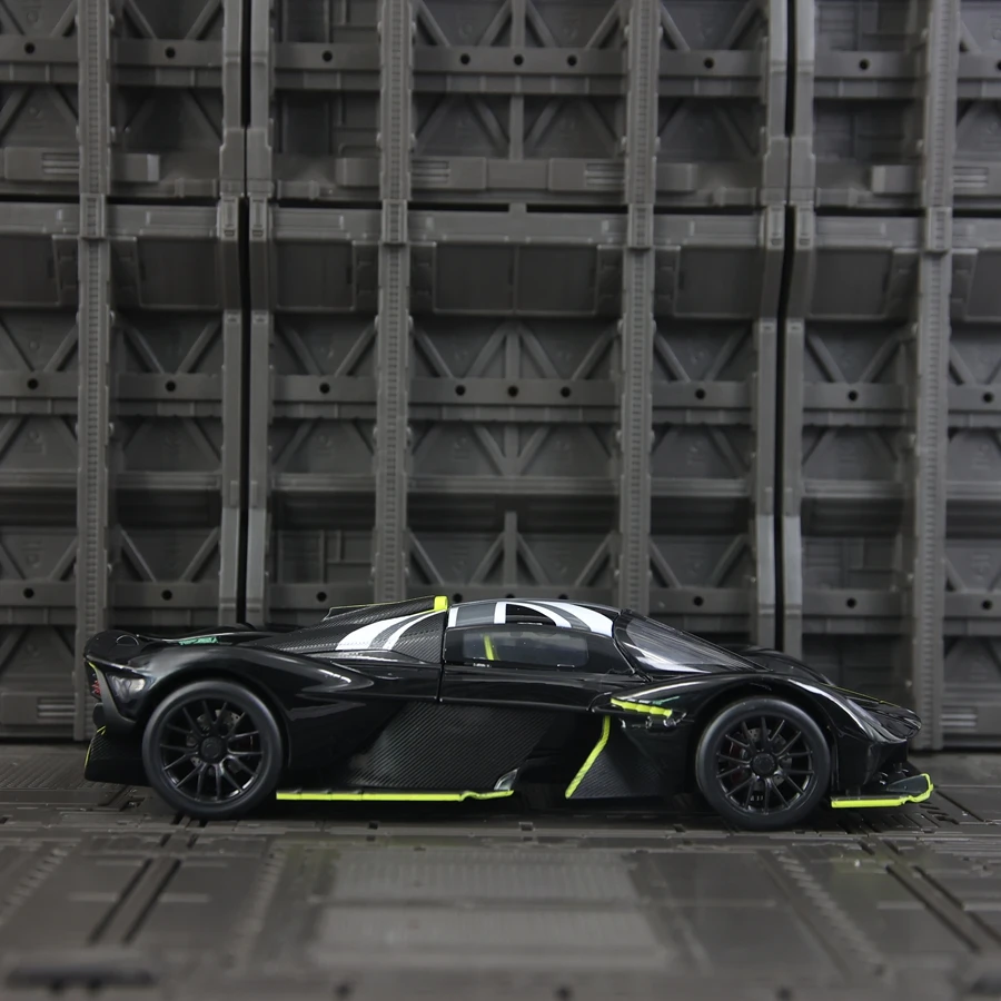 1:23 Simulation Aston Martin Valkyrie Alloy Car Model two doors on both sides that can be opened rich in details, finely crafted
1:23 Simulation Aston Martin Valkyrie Alloy Car Model two doors on both sides that can be opened rich in details, finely crafted