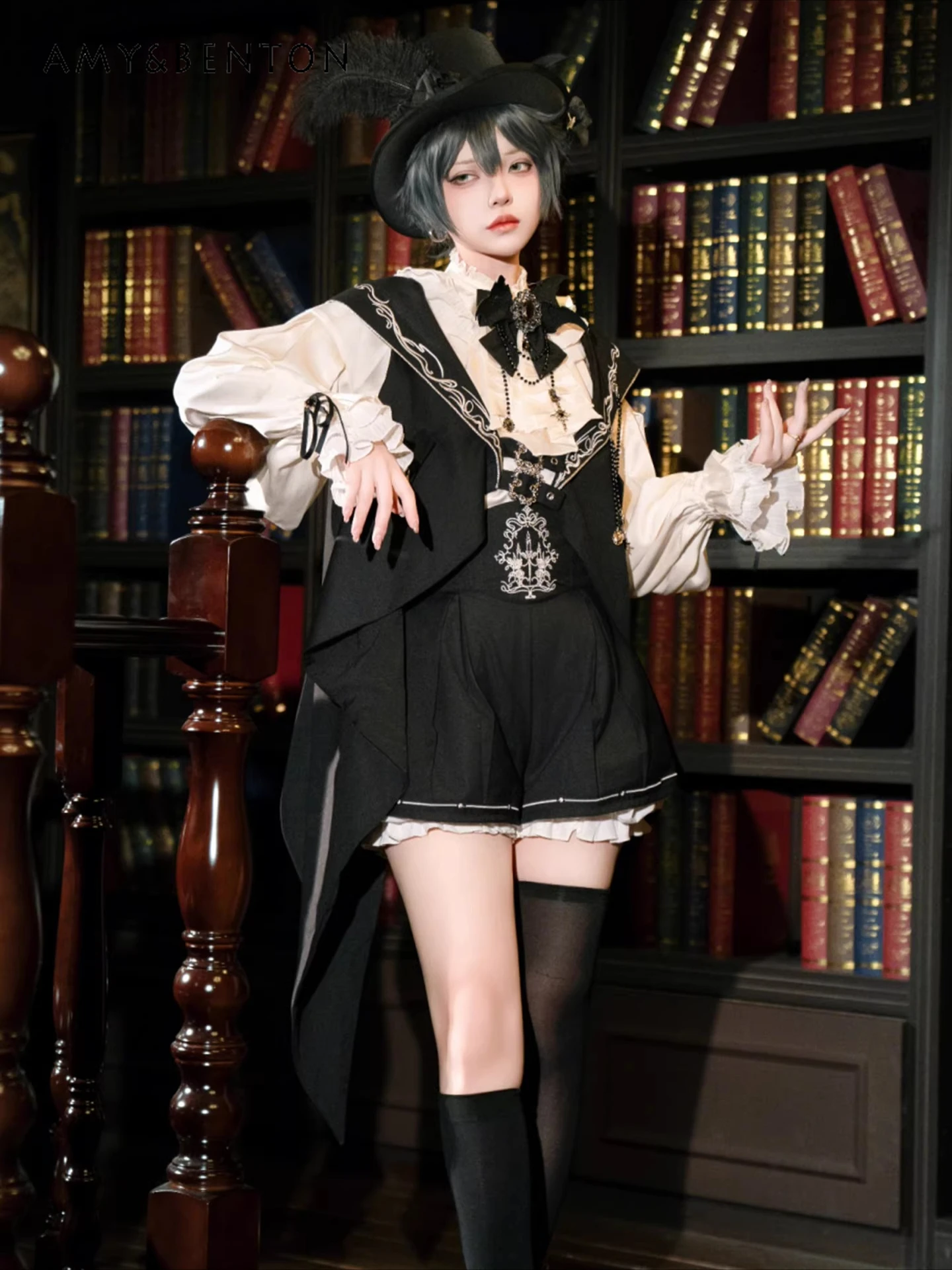Original Dark Prince Lolita Prince Suspender Shorts Set Retro Court Style Cosplay Stage Costume Gothic Heavy Embroidery Outfit
Original Dark Prince Lolita Prince Suspender Shorts Set Retro Court Style Cosplay Stage Costume Gothic Heavy Embroidery Outfit