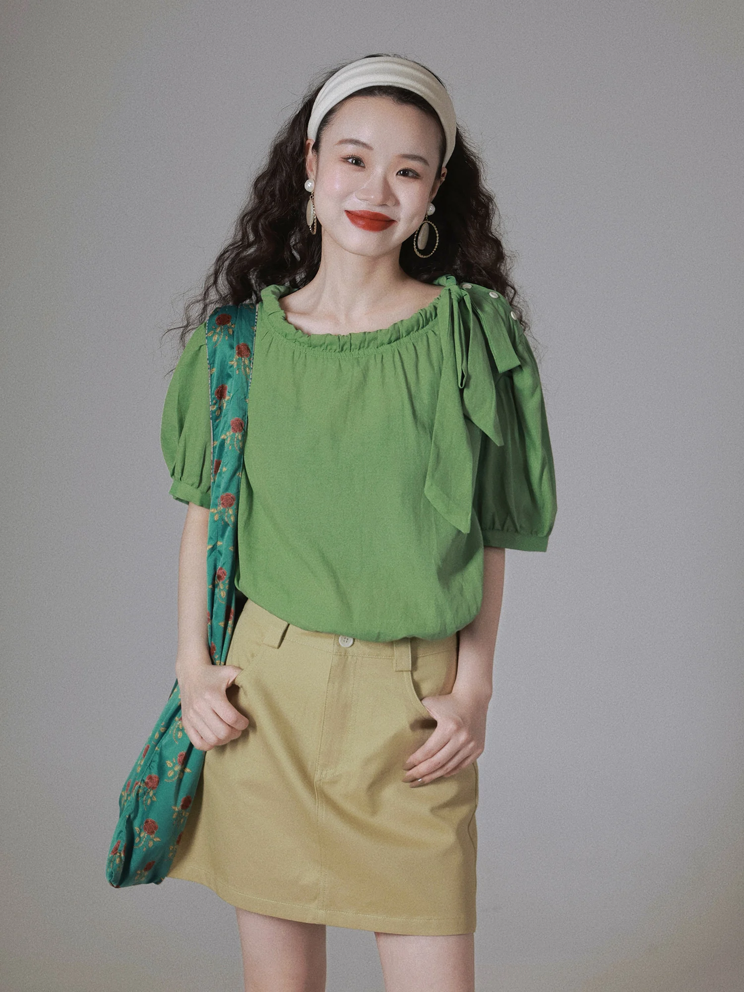 Ivy Yang Design Sense Short Sleeve Silk Loose Bubble Sleeve Pure Color Slimming Top French Style Shirt round Neck Thin Fabric
Ivy Yang Design Sense Short Sleeve Silk Loose Bubble Sleeve Pure Color Slimming Top French Style Shirt round Neck Thin Fabric