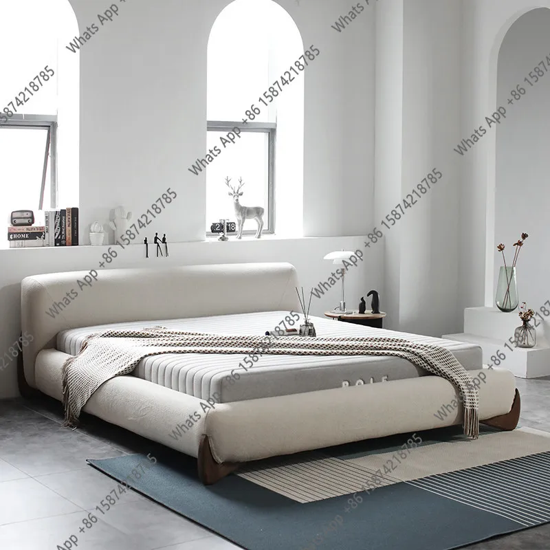 Light luxury Italian minimalist solid wood master bedroom high-end double bed modern simple fabric bed bedroom large
Light luxury Italian minimalist solid wood master bedroom high-end double bed modern simple fabric bed bedroom large