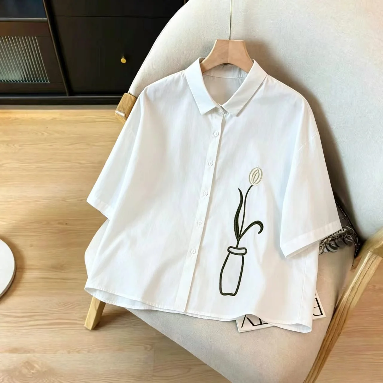 Fashionable White Shirt Women's Top Summer 2026 Korean Design College Style Cute Cotton 100% Regular Sleeve Length
Fashionable White Shirt Women's Top Summer 2026 Korean Design College Style Cute Cotton 100% Regular Sleeve Length