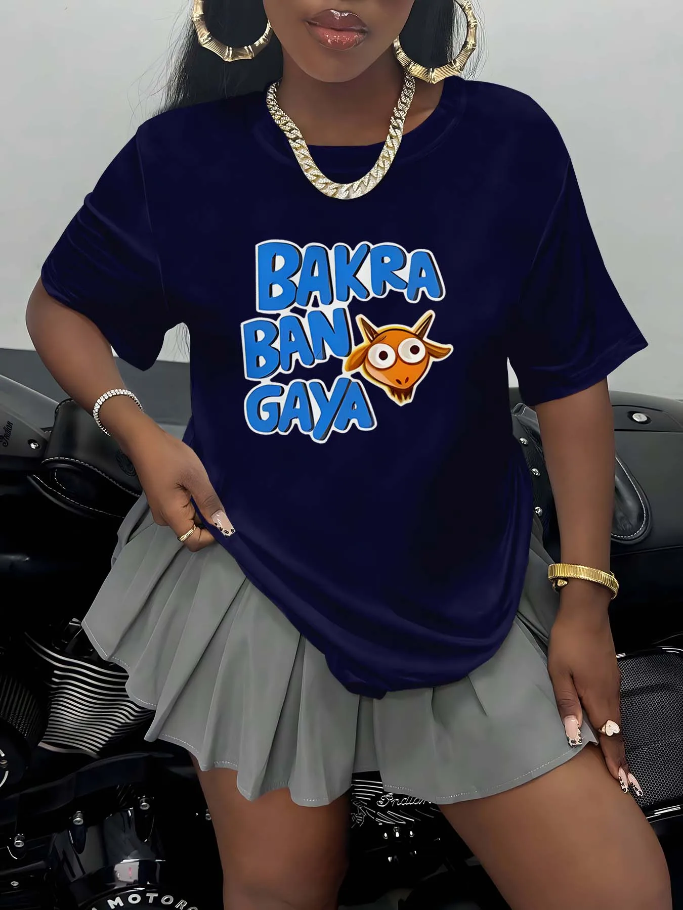 Плюс размер Bakra Ban Gaya Вдохновленная Химерная модная линия Грайливые наряды Смешивание юмористической козы Очарование и шикарная эстетика
Плюс размер Bakra Ban Gaya Вдохновленная Химерная модная линия Грайливые наряды Смешивание юмористической козы Очарование и шикарная эстетика