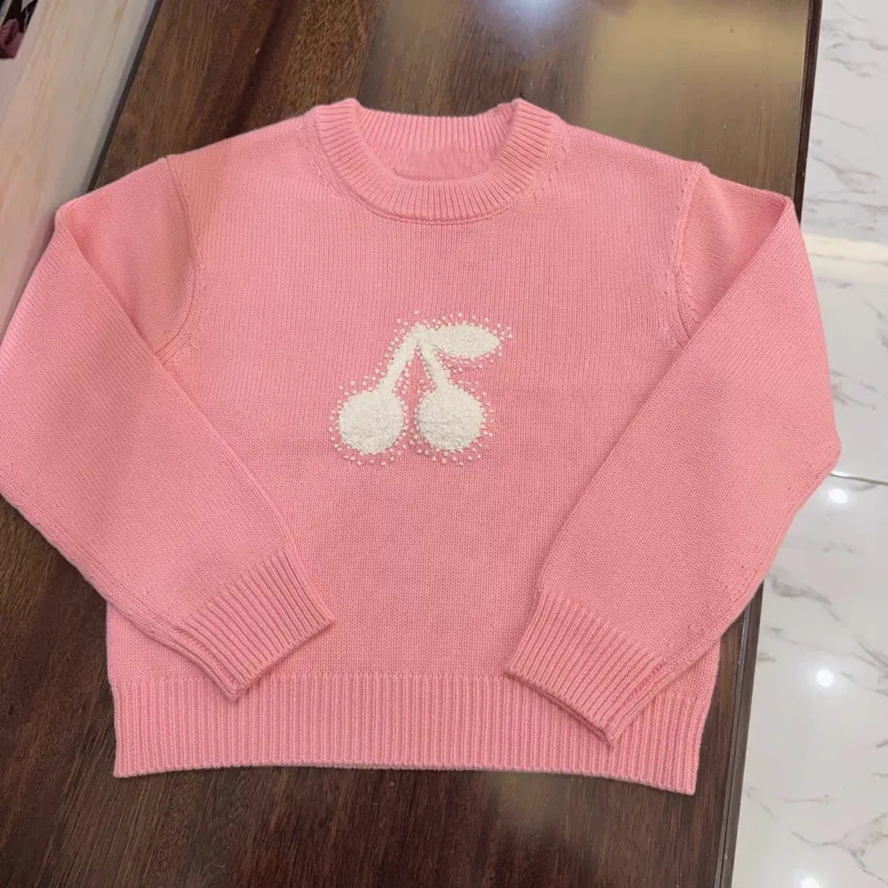 Весенние детские свитера для девочек, оранжево-розовый вязаный свитер с вышивкой вишневым узором, милый пуловер для девочек
Весенние детские свитера для девочек, оранжево-розовый вязаный свитер с вышивкой вишневым узором, милый пуловер для девочек