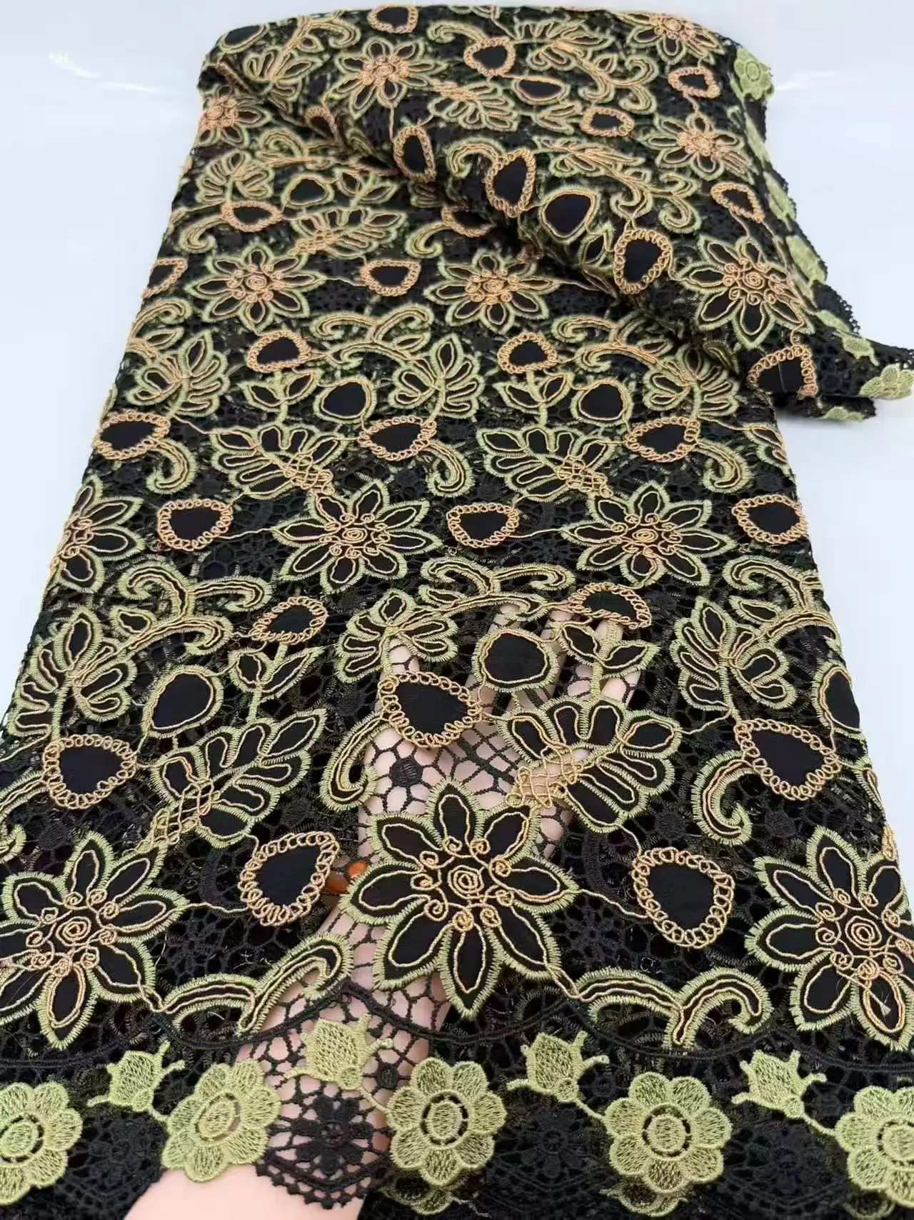 High-Quality African Women's Cord Lace Fabric 5 Yards Water Soluble 2026 Nigerian Guipure Lace for Party Dresses Chiffon Fabric
High-Quality African Women's Cord Lace Fabric 5 Yards Water Soluble 2026 Nigerian Guipure Lace for Party Dresses Chiffon Fabric
