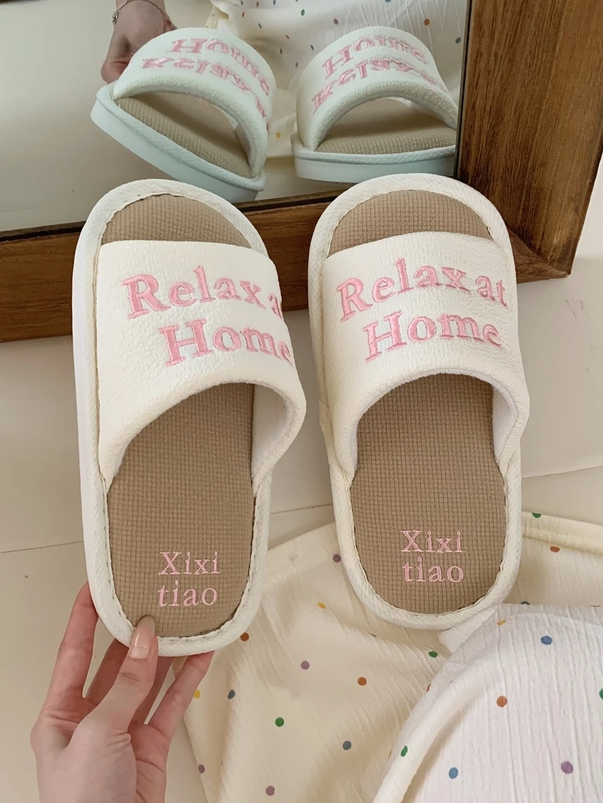 Family Home Slippers Indoor Anti Slip Slippers Fashionable Man Couples Floor Shoes For Women Suitable For All Seasons Slippers 
Family Home Slippers Indoor Anti Slip Slippers Fashionable Man Couples Floor Shoes For Women Suitable For All Seasons Slippers