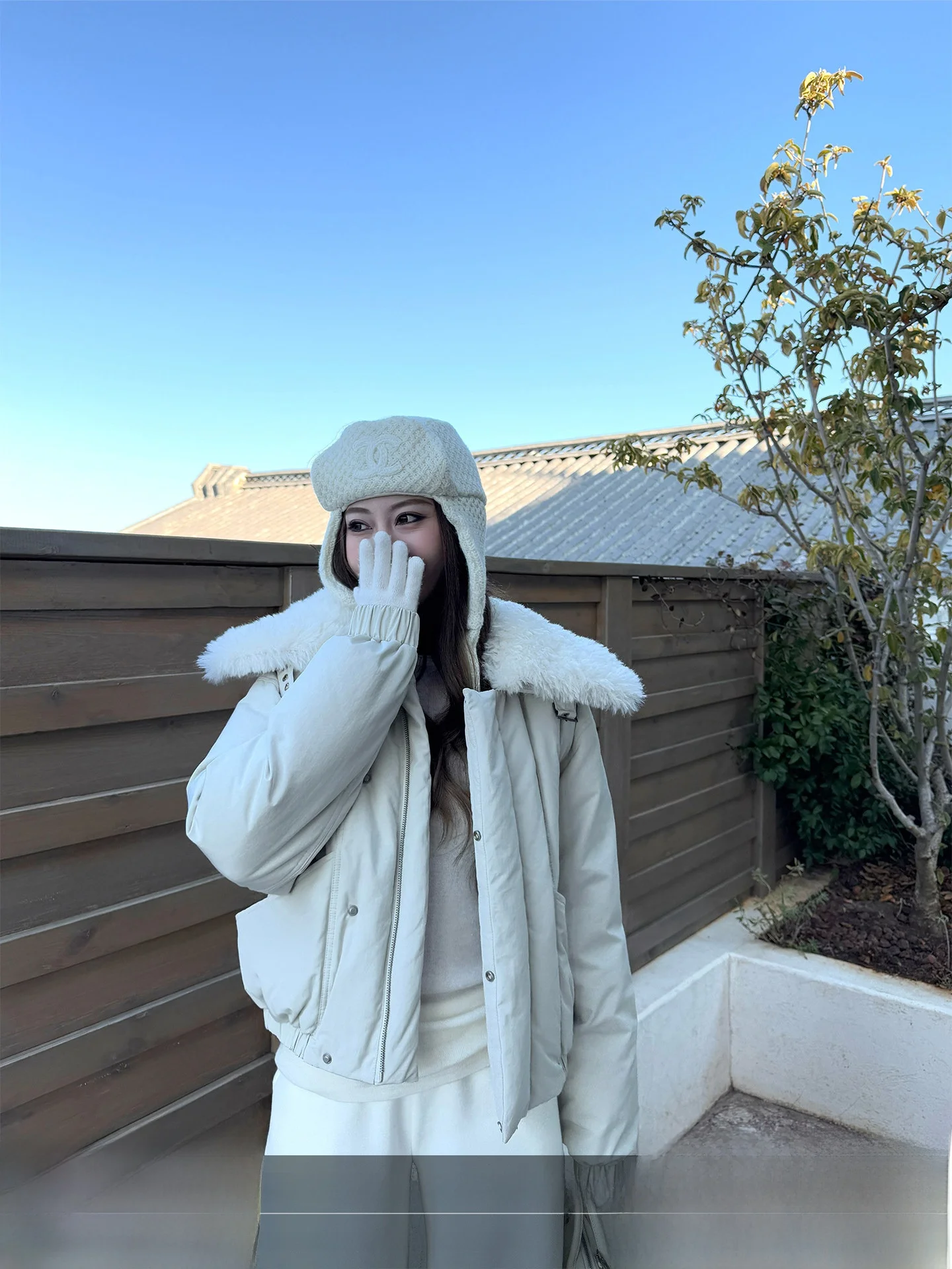 4PRIL Women's Casual Style Short Puffer Jacket Stand Collar Eco-Friendly Winter Warm Outerwear Fashionable Slim Fit Top
4PRIL Women's Casual Style Short Puffer Jacket Stand Collar Eco-Friendly Winter Warm Outerwear Fashionable Slim Fit Top
