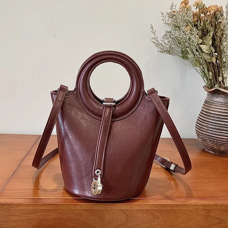 Fashion Solid PU Sweet Women's Crossbody Bag Retro Large Capacity Single Shoulder Bag New Red Women's Bucket Bag
Fashion Solid PU Sweet Women's Crossbody Bag Retro Large Capacity Single Shoulder Bag New Red Women's Bucket Bag