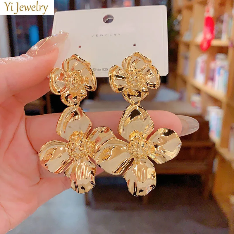 Vintage Double Flower Metal Drop Earrings Glossy Gold Floral Dangle Earring for Office Lady Everyday Commute Wear
Vintage Double Flower Metal Drop Earrings Glossy Gold Floral Dangle Earring for Office Lady Everyday Commute Wear