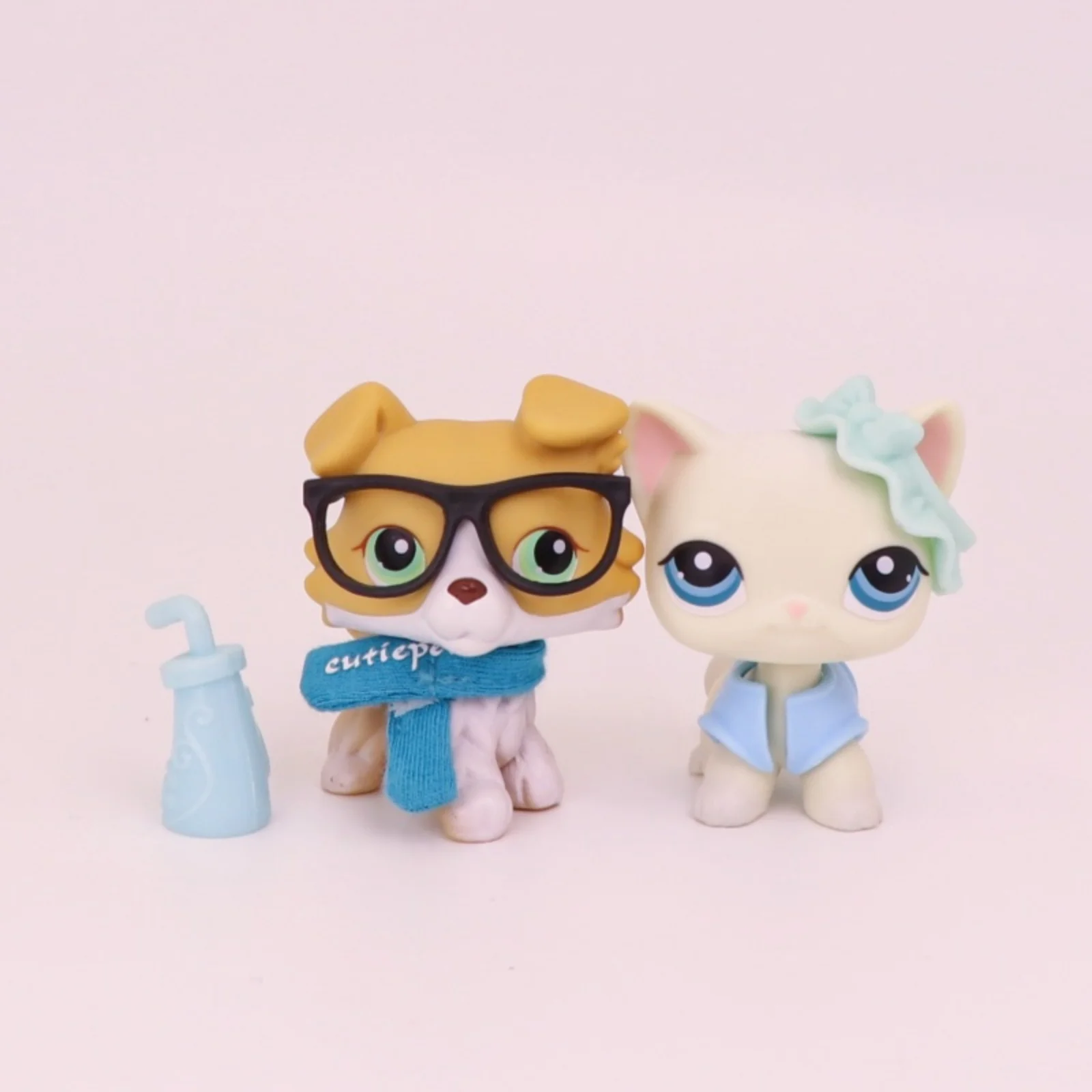 2 pcs Minilpsshop Shop Bobble Head Toys Collie Yellow #272 Green Eyes And Shorthair Cat Light Yellow #410 Blue Eyes for lps
2 pcs Minilpsshop Shop Bobble Head Toys Collie Yellow #272 Green Eyes And Shorthair Cat Light Yellow #410 Blue Eyes for lps