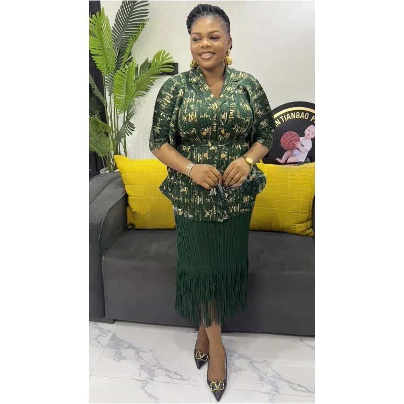 Вечерние плиссированные комплекты из 2 предметов, женские новые однобортные топы с принтом 2025 + юбка на шнуровке с кисточками, свободные женские комплекты, модные горячие продажи 
Вечерние плиссированные комплекты из 2 предметов, женские новые однобортные топы с принтом 2025 + юбка на шнуровке с кисточками, свободные женские комплекты, модные горячие продажи