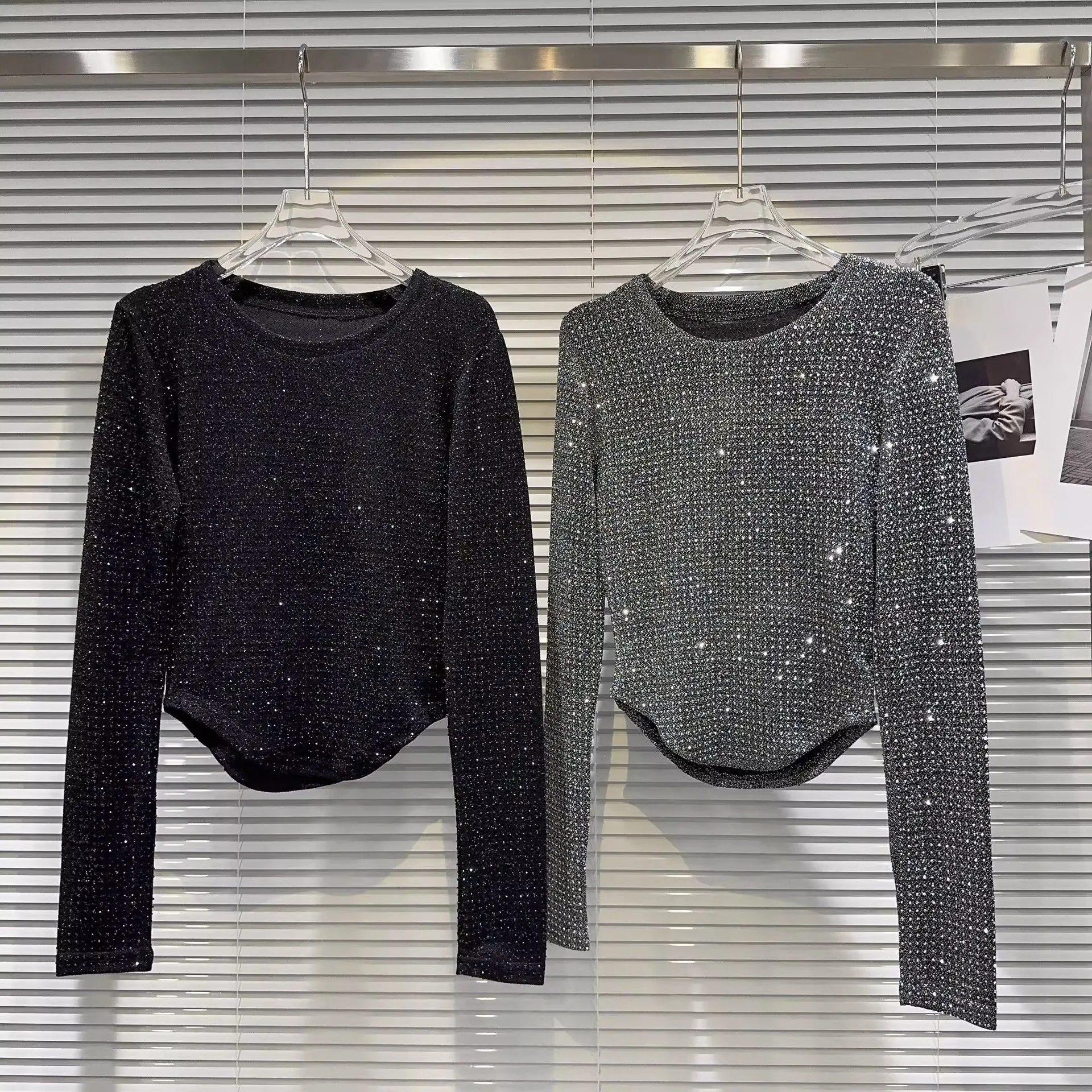 Women T Shirts Tops RhinestoneTees Oversize Lurex Curved Hem Long Sleeves Round Neck Slim Fit Office Casual 2026 Spring Autumn
Women T Shirts Tops RhinestoneTees Oversize Lurex Curved Hem Long Sleeves Round Neck Slim Fit Office Casual 2026 Spring Autumn
