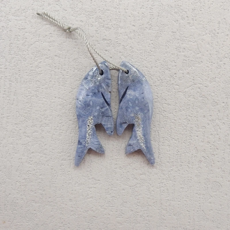 Handcarved Blue Jasper Fish-Shaped Earring Beads Natural Fashion Jewelry Cute Accessory for Women 37x13x4mm 5.4g
Handcarved Blue Jasper Fish-Shaped Earring Beads Natural Fashion Jewelry Cute Accessory for Women 37x13x4mm 5.4g