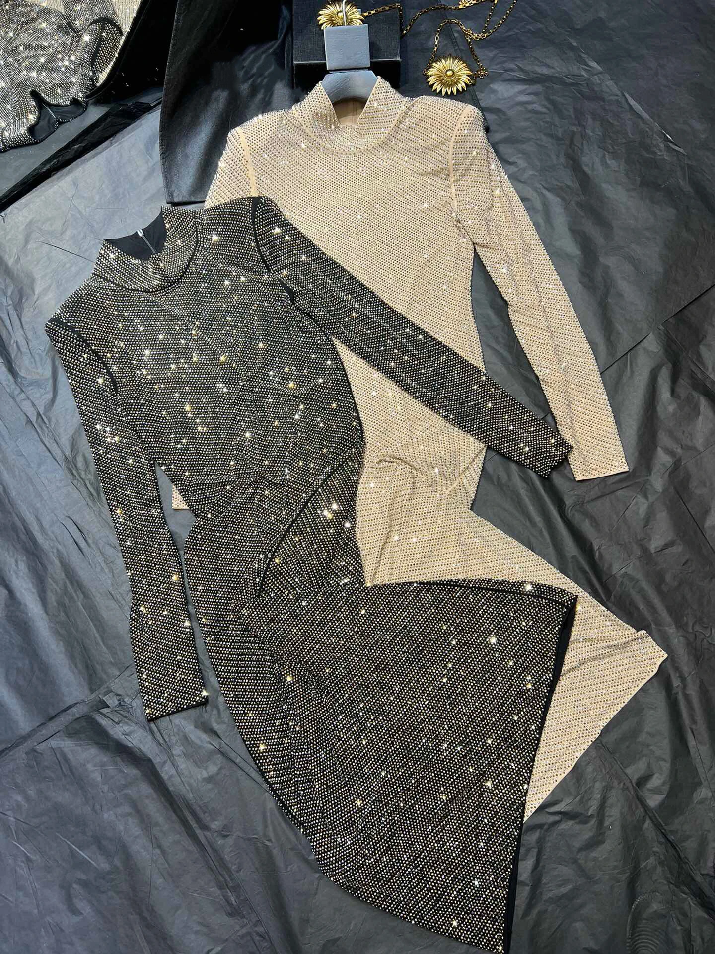 Sexy Ladies Shinning Dress With Diamonds Fashion Women's Black Sheath Dress Autumn Long Sleeve Beige Vestido
Sexy Ladies Shinning Dress With Diamonds Fashion Women's Black Sheath Dress Autumn Long Sleeve Beige Vestido