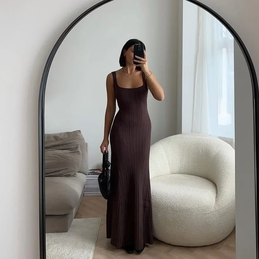 Elegant U-shaped Collar Sexy Bttoming Knit Long Dress Women's Sexy Suspender Slim Bodycon Maxi Dress Streetwear Robe Vestidos
Elegant U-shaped Collar Sexy Bttoming Knit Long Dress Women's Sexy Suspender Slim Bodycon Maxi Dress Streetwear Robe Vestidos