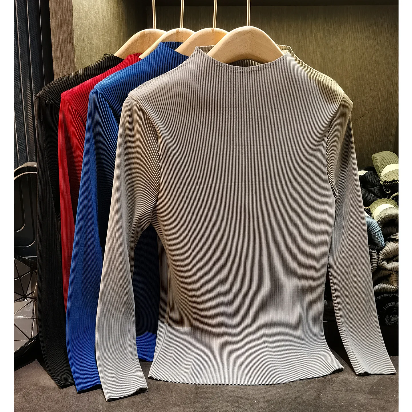 Miyake Pleated New 2026 Fine Toothpick Pleats Solid Color Long-sleeved Stand-up Collar T-shirt Bottoming Shirt Tops Female
Miyake Pleated New 2026 Fine Toothpick Pleats Solid Color Long-sleeved Stand-up Collar T-shirt Bottoming Shirt Tops Female
