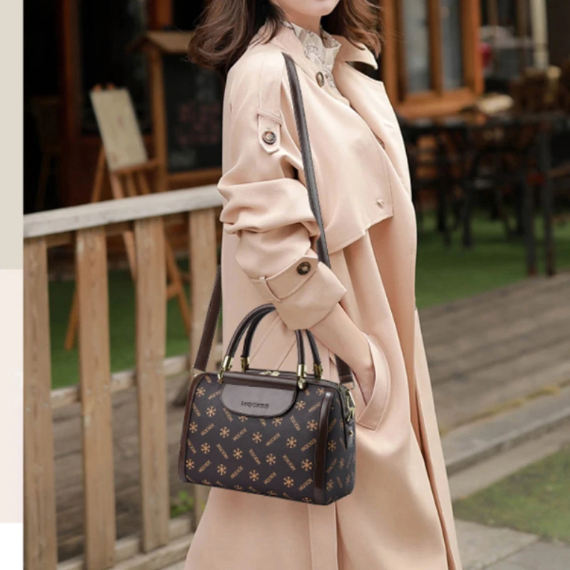 Luxury Brand Designer Women Handbag Fashion New Large Capacity Crossbody Bag High Quality Casual Shoulder Bag Commuter Tote Bag
Luxury Brand Designer Women Handbag Fashion New Large Capacity Crossbody Bag High Quality Casual Shoulder Bag Commuter Tote Bag