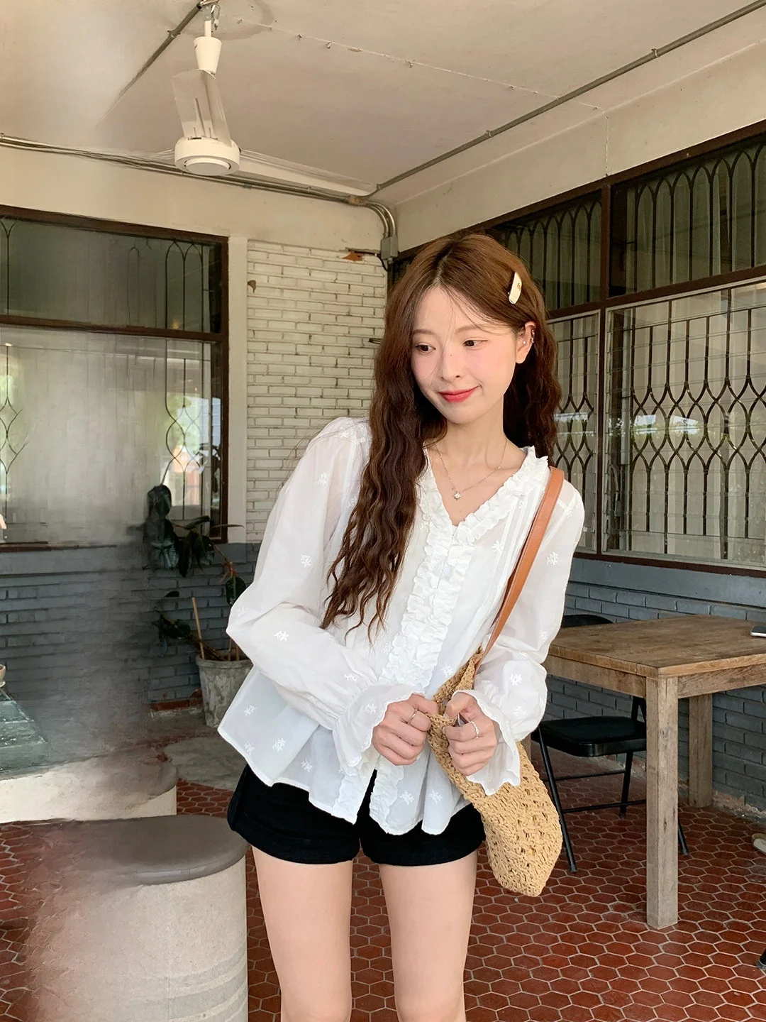 Imimtuan Sweet Earlet Lace Trim Long Sleeve Shirt Women Loose Design Summer Breathable Cotton French Style V-neck Button-up
Imimtuan Sweet Earlet Lace Trim Long Sleeve Shirt Women Loose Design Summer Breathable Cotton French Style V-neck Button-up