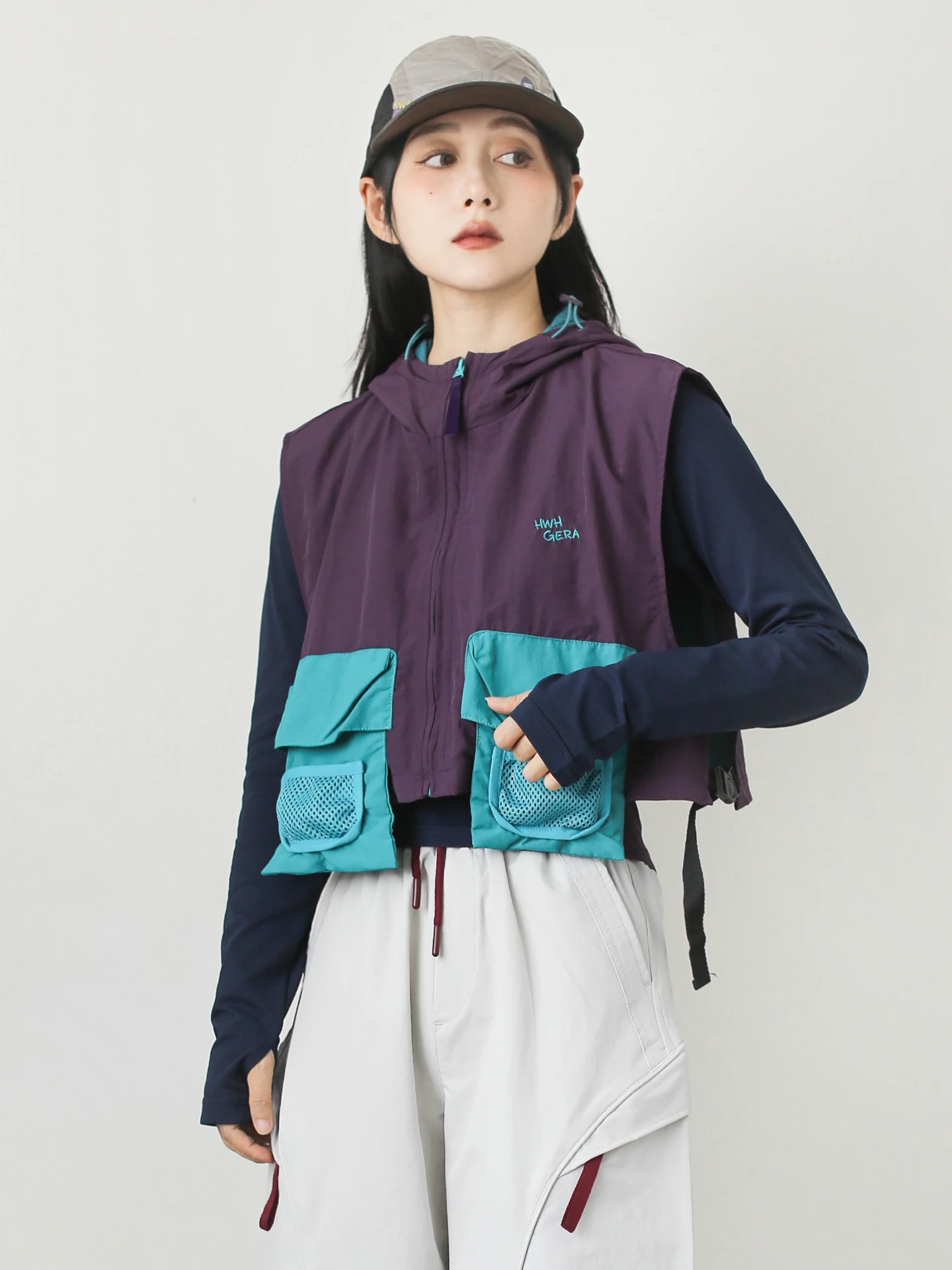 Легкий уличный повседневный жилет с капюшоном и цветными вставками, на молнии, из нейлоновой ткани, с деталями из ткани кэп-ткань, для многослойного ношения
Легкий уличный повседневный жилет с капюшоном и цветными вставками, на молнии, из нейлоновой ткани, с деталями из ткани кэп-ткань, для многослойного ношения