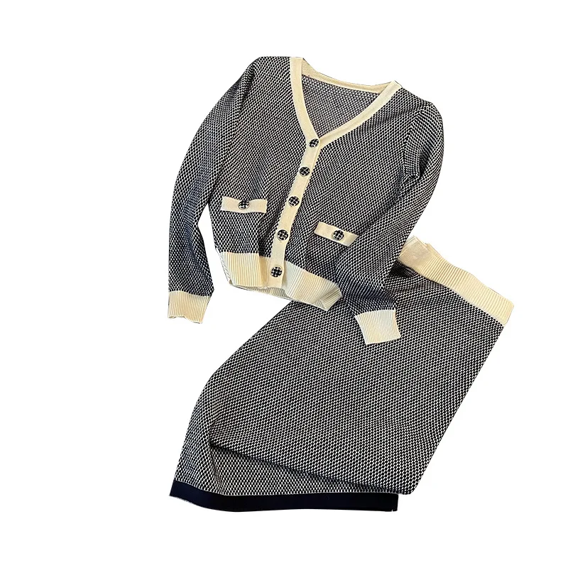 2-piece women's knitted suit V-neck jacket+skirt 2025 new spring and autumn small fragrance style set
2-piece women's knitted suit V-neck jacket+skirt 2025 new spring and autumn small fragrance style set