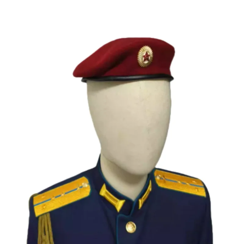 Красный берет Министерства внутренних дел России (МВД) — головной убор советских воинов внутренней службы и спецназа.
Красный берет Министерства внутренних дел России (МВД) — головной убор советских воинов внутренней службы и спецназа.