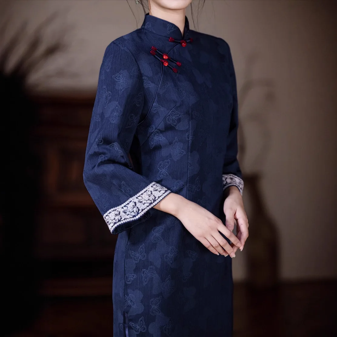 2025 New Chinese Dress Lady Sexy Lace Trim Sleeve Chesongam Butterfly Print Qipao Women Autumn Winter Banquet Vestidos Robe Gown
2025 New Chinese Dress Lady Sexy Lace Trim Sleeve Chesongam Butterfly Print Qipao Women Autumn Winter Banquet Vestidos Robe Gown