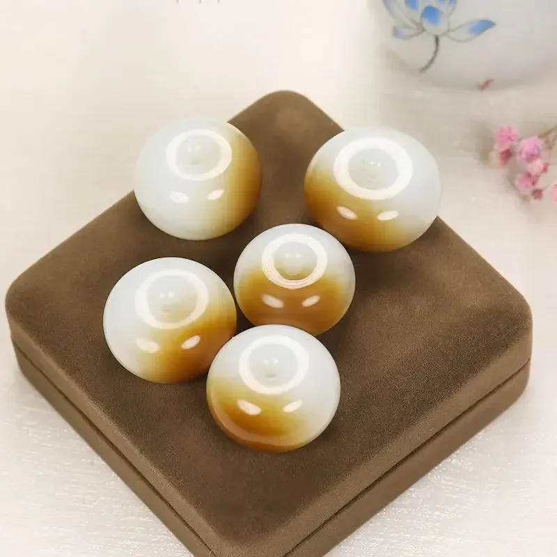 Hetian sugar suet quartzite white jade safety buckle pendant and end gold brown sugar bagel pendant pendant for men and women
Hetian sugar suet quartzite white jade safety buckle pendant and end gold brown sugar bagel pendant pendant for men and women