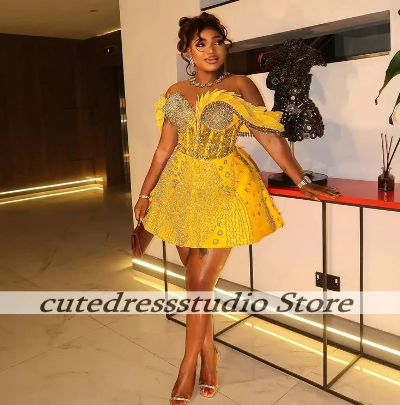 Желтое короткое платье для выпускного вечера для женщин 2026: Очаровательное вечернее платье А-силуэта с кристаллами для свадьбы и вечеринок, на заказ
Желтое короткое платье для выпускного вечера для женщин 2026: Очаровательное вечернее платье А-силуэта с кристаллами для свадьбы и вечеринок, на заказ