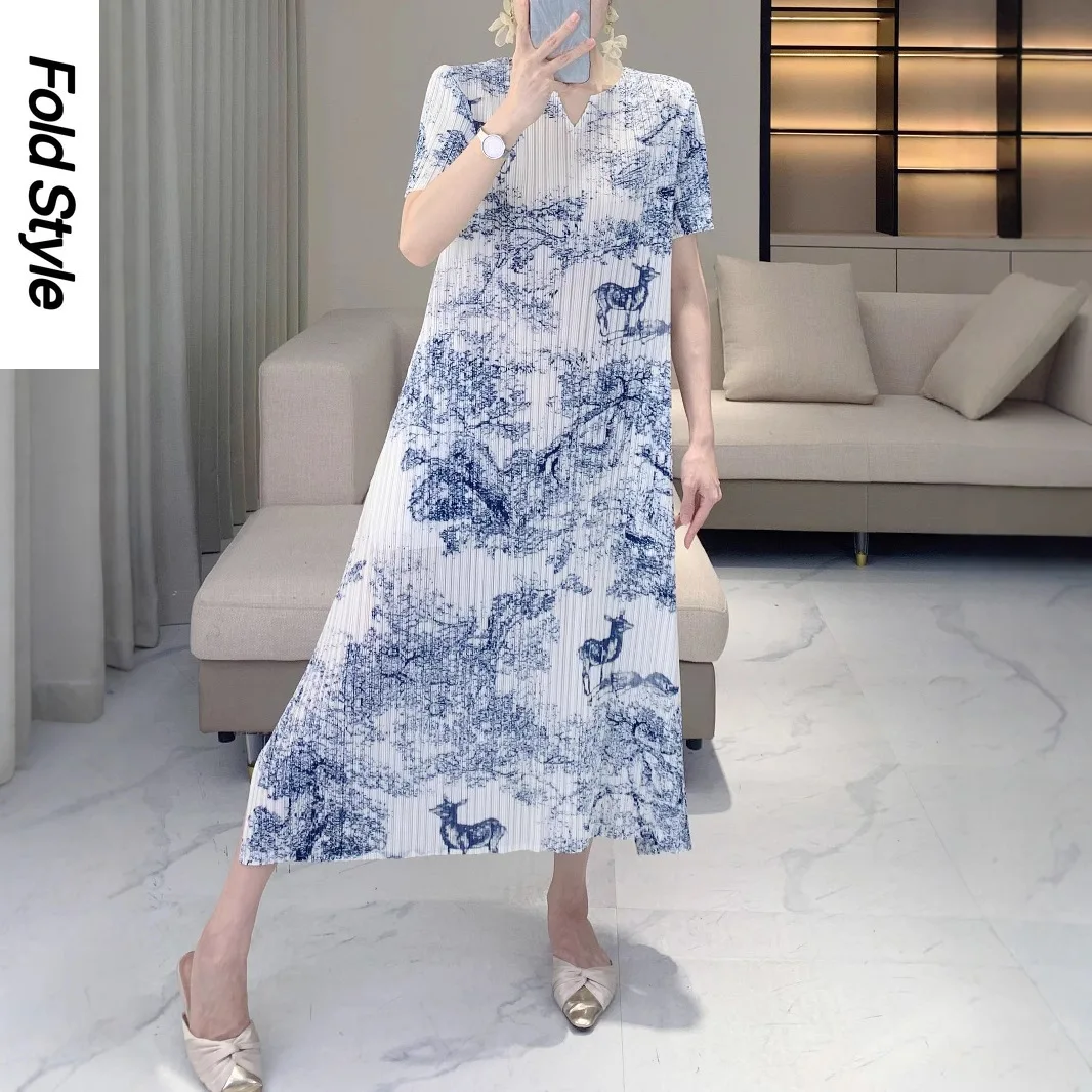 Miyake 2025 летняя новая юбка, модная юбка трапециевидной формы с принтом лося, свободное и тонкое плиссированное платье с v-образным вырезом
Miyake 2025 летняя новая юбка, модная юбка трапециевидной формы с принтом лося, свободное и тонкое плиссированное платье с v-образным вырезом