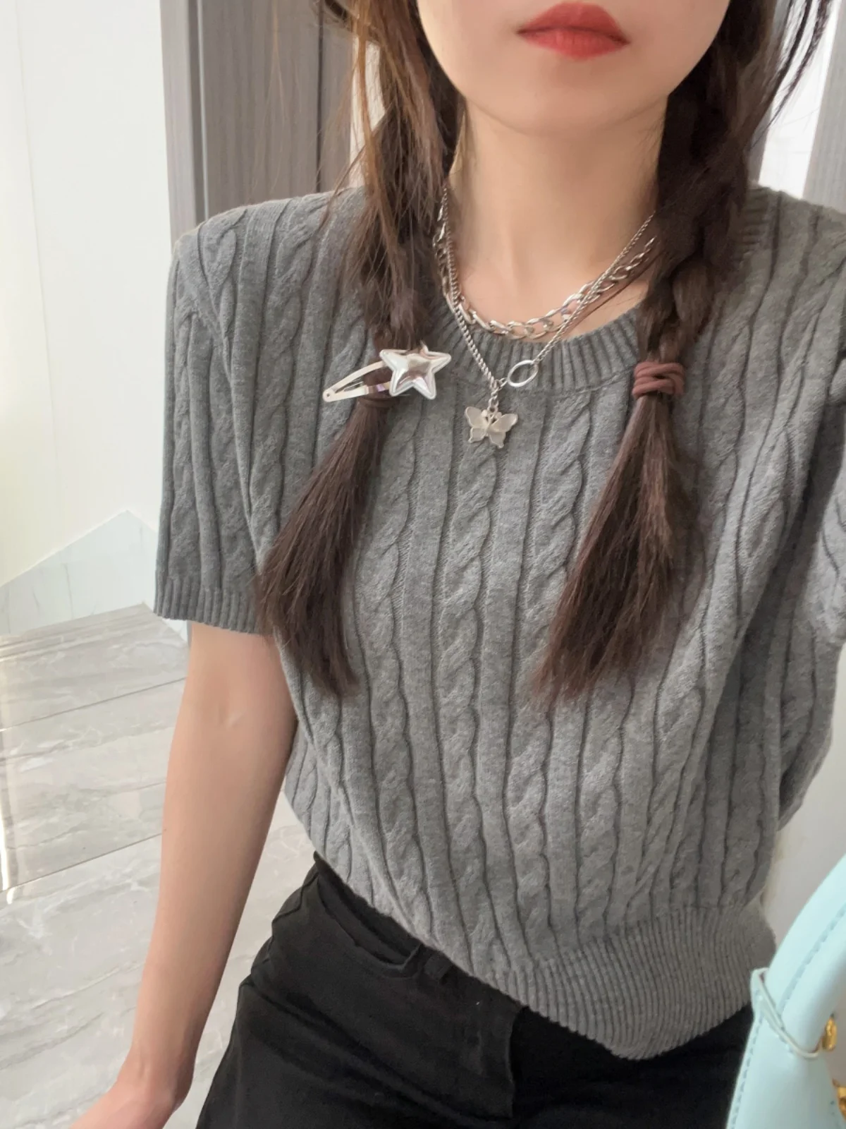 Женский летний вязаный топ в стиле ретро с круглым вырезом, утягивающий талию, базовый слой для похудения, модный, для повседневной носки, из нейлона
Женский летний вязаный топ в стиле ретро с круглым вырезом, утягивающий талию, базовый слой для похудения, модный, для повседневной носки, из нейлона