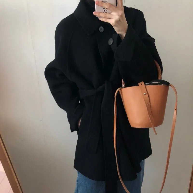 Женское шерстяное пальто: новое, шикарное, зимнее, в стиле ретро, британский стиль, с двубортной застежкой, с поясом, ветрозащитное, с длинными рукавами и воротником
Женское шерстяное пальто: новое, шикарное, зимнее, в стиле ретро, британский стиль, с двубортной застежкой, с поясом, ветрозащитное, с длинными рукавами и воротником