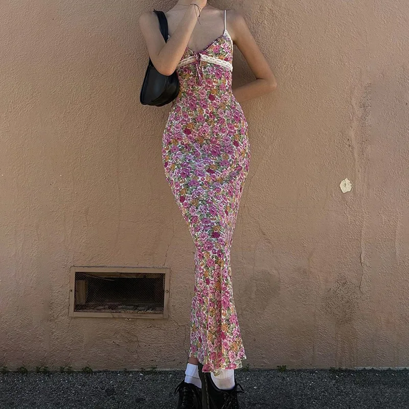 Women's Clothing2025Summer Spaghetti Strap Low-Cut Waist-Cinching Slim Fit Long Dress with Lace Trim and Floral Print
Women's Clothing2025Summer Spaghetti Strap Low-Cut Waist-Cinching Slim Fit Long Dress with Lace Trim and Floral Print